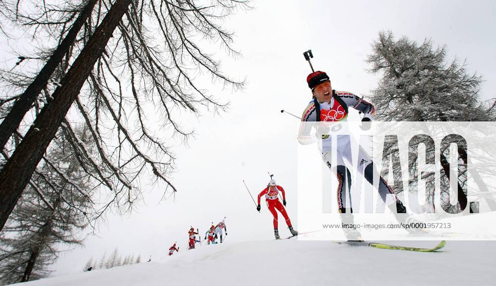Uschi Disl (Deutschland) führt das Feld an Biathlon OS Winter Damen Olympische Spiele Turin 2006, Winterspiele, Massenstart, 12,5 km, 12,5km, Kilometer Totale Cesana San Sicario Dynamik,