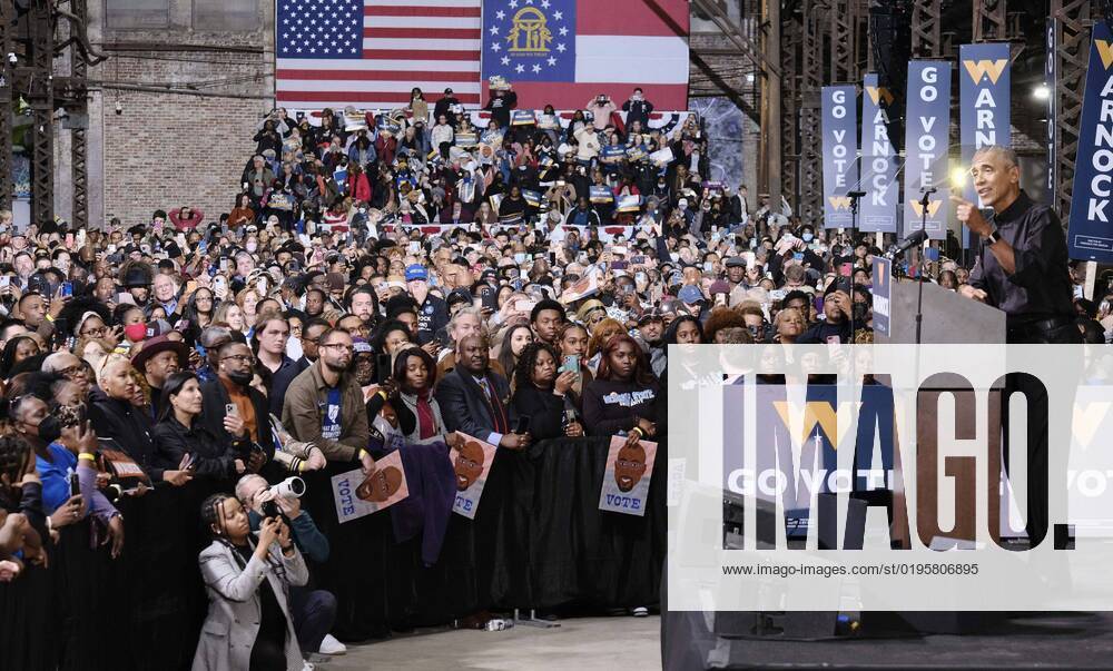 Former President Barack Obama addresses the audience at campaign rally in Atlanta. The rally was held just 5 days before the Georgia Senate runoff between Warnock and Republican challenger Herschel Walker. Atlanta USA - ZUMAb165 20221201_znp_b165_018
