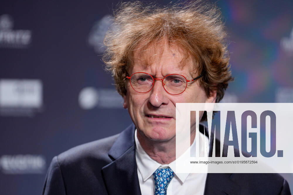 15. Deutscher Nachhaltigkeitspreis in Duesseldorf Prof. Dr. Michael Braungart der Gruender und wissenschaftlicher Geschaeftsfuehrer, EPEA GmbH und Ehrenpreistraeger im Portrait auf dem Roten Teppich auf dem 15. Deutscher Nachhaltigkeitspreis im Maritim Hotel in Duesseldorf Duesseldorf Nordrhein-Westfalen Deutschland