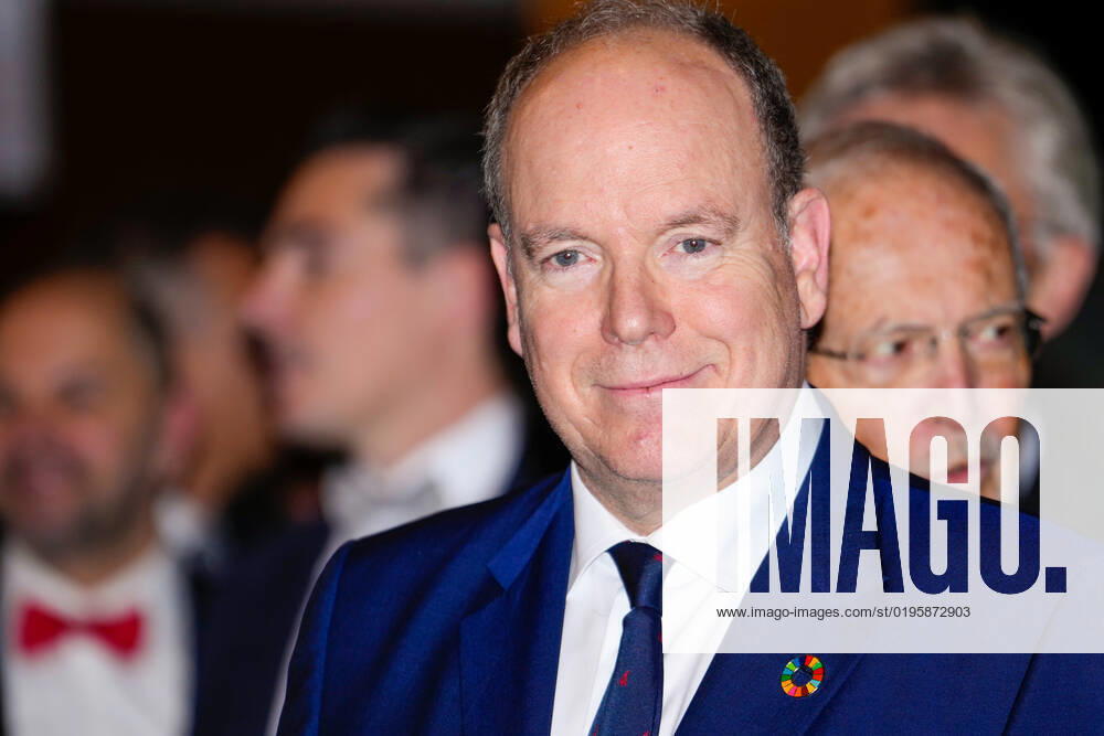15. Deutscher Nachhaltigkeitspreis in Duesseldorf S.D. Fuerst Albert II. von Monaco der Ehrenpreistraeger im Portrait auf dem Roten Teppich auf dem 15. Deutscher Nachhaltigkeitspreis im Maritim Hotel in Duesseldorf Duesseldorf Nordrhein-Westfalen Deutschland