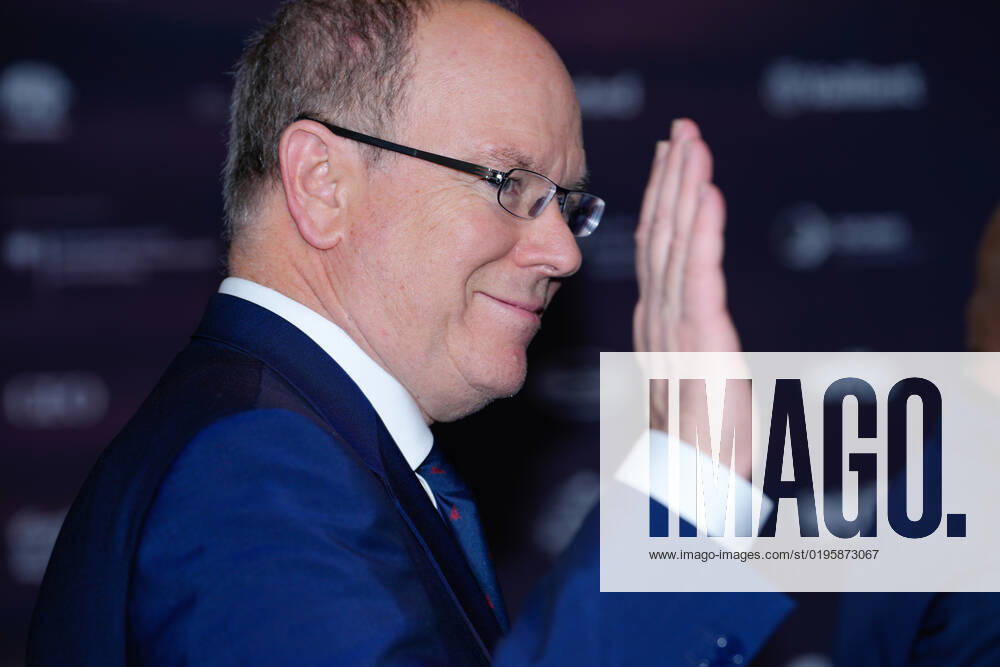 15. Deutscher Nachhaltigkeitspreis in Duesseldorf S.D. Fuerst Albert II. von Monaco der Ehrenpreistraeger im Portrait auf dem Roten Teppich auf dem 15. Deutscher Nachhaltigkeitspreis im Maritim Hotel in Duesseldorf Duesseldorf Nordrhein-Westfalen Deutschland