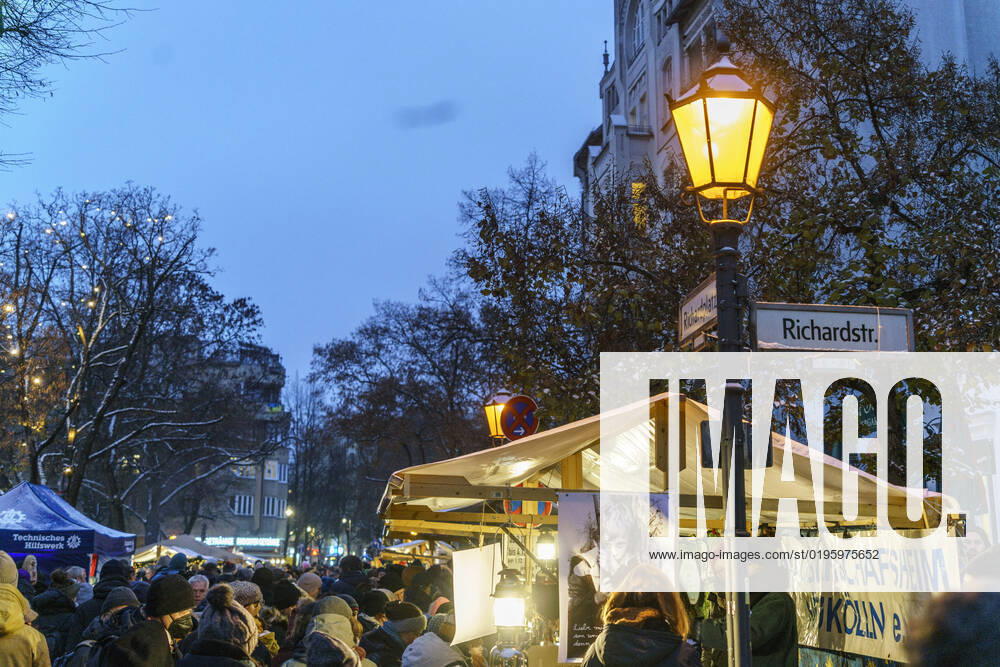 Rixdorf Weihnachtsmarkt, Neuköllner Richardplatz, 200 Verkaufsstände mit Glühwein, Holzspielzeug, Kerzen, Honig, selbstgebastelte Geschenke, Alt-Rixdorfer Weihnachtsmarkt 2022, Neuköllner Richardplatz, 200 Verkaufsstände mit Glühwein, Holzspielzeug, Kerzen, Honig, selbstgebastelte Geschenke. Findet am 2ten Adventswochende statt.