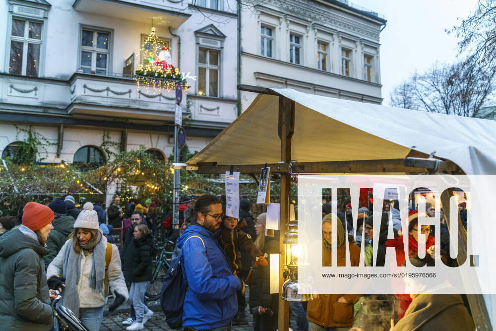 Rixdorf Weihnachtsmarkt, Neuköllner Richardplatz, 200 Verkaufsstände mit Glühwein, Holzspielzeug, Kerzen, Honig, selbstgebastelte Geschenke, Alt-Rixdorfer Weihnachtsmarkt 2022, Neuköllner Richardplatz, 200 Verkaufsstände mit Glühwein, Holzspielzeug, Kerzen, Honig, selbstgebastelte Geschenke. Findet am 2ten Adventswochende statt.