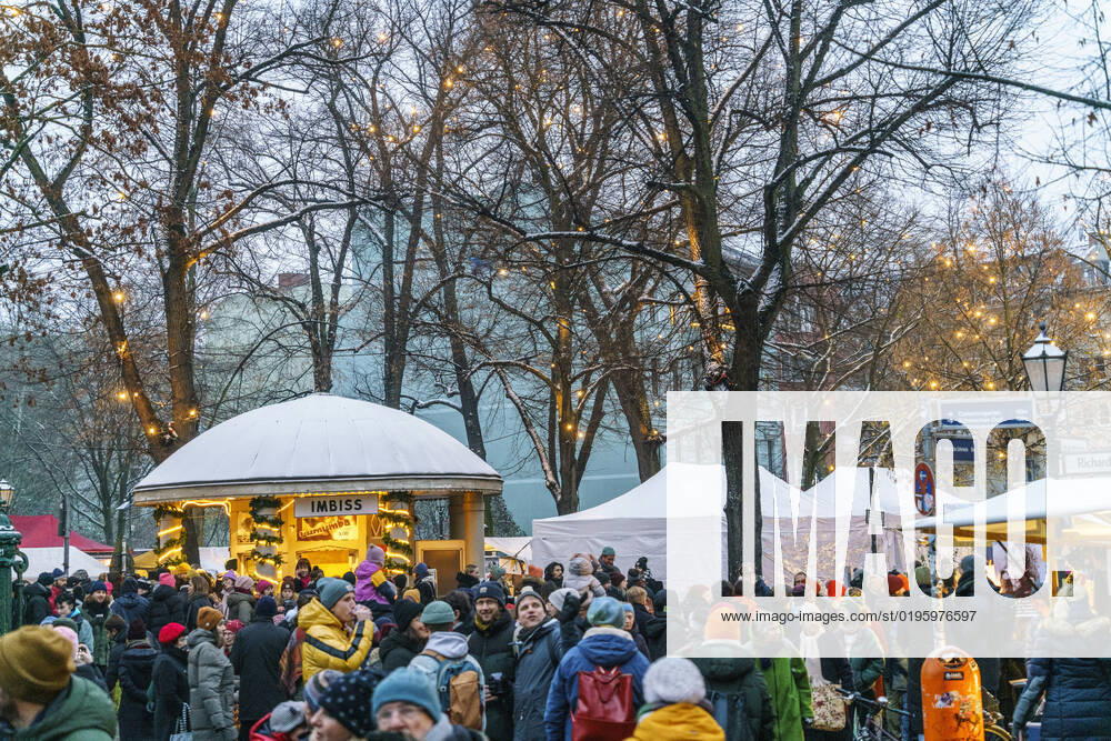 Rixdorf Weihnachtsmarkt, Neuköllner Richardplatz, 200 Verkaufsstände mit Glühwein, Holzspielzeug, Kerzen, Honig, selbstgebastelte Geschenke, Alt-Rixdorfer Weihnachtsmarkt 2022, Neuköllner Richardplatz, 200 Verkaufsstände mit Glühwein, Holzspielzeug, Kerzen, Honig, selbstgebastelte Geschenke. Findet am 2ten Adventswochende statt.
