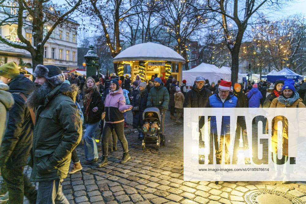 Rixdorf Weihnachtsmarkt, Neuköllner Richardplatz, 200 Verkaufsstände mit Glühwein, Holzspielzeug, Kerzen, Honig, selbstgebastelte Geschenke, Alt-Rixdorfer Weihnachtsmarkt 2022, Neuköllner Richardplatz, 200 Verkaufsstände mit Glühwein, Holzspielzeug, Kerzen, Honig, selbstgebastelte Geschenke. Findet am 2ten Adventswochende statt.