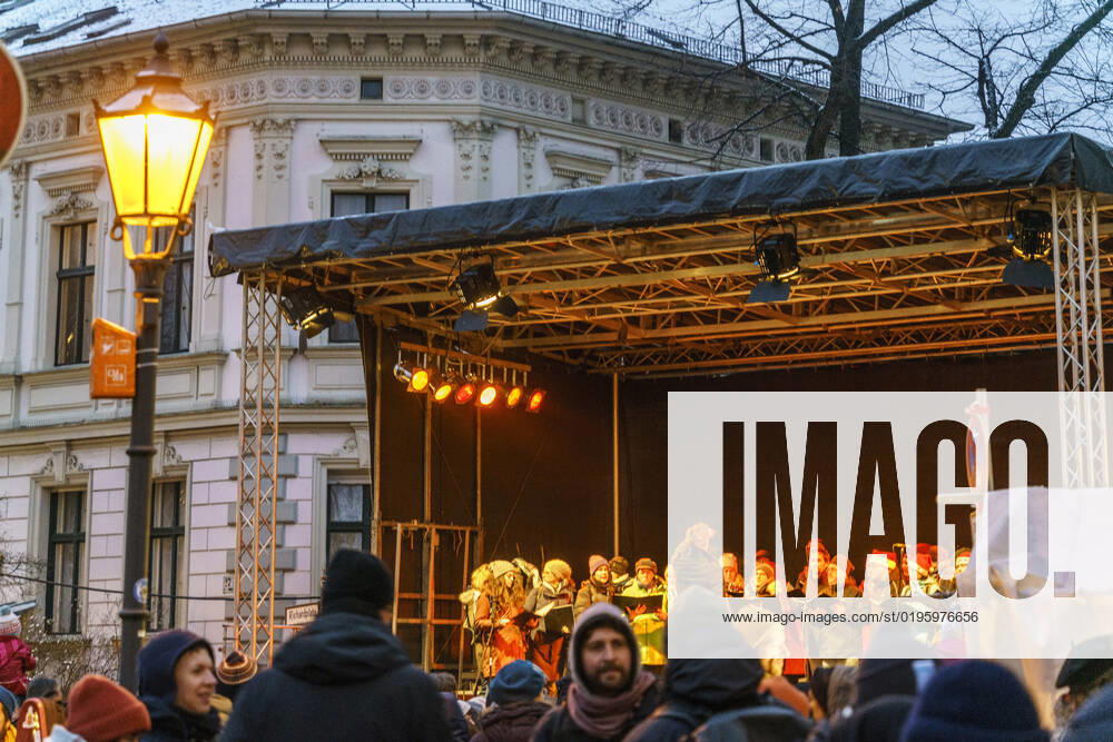 Rixdorf Weihnachtsmarkt, Neuköllner Richardplatz, 200 Verkaufsstände mit Glühwein, Holzspielzeug, Kerzen, Honig, selbstgebastelte Geschenke, Alt-Rixdorfer Weihnachtsmarkt 2022, Neuköllner Richardplatz, 200 Verkaufsstände mit Glühwein, Holzspielzeug, Kerzen, Honig, selbstgebastelte Geschenke. Findet am 2ten Adventswochende statt.