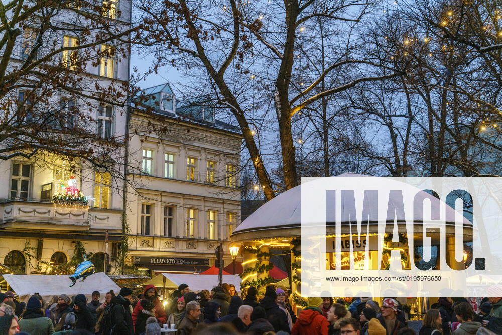 Rixdorf Weihnachtsmarkt, Neuköllner Richardplatz, 200 Verkaufsstände mit Glühwein, Holzspielzeug, Kerzen, Honig, selbstgebastelte Geschenke, Alt-Rixdorfer Weihnachtsmarkt 2022, Neuköllner Richardplatz, 200 Verkaufsstände mit Glühwein, Holzspielzeug, Kerzen, Honig, selbstgebastelte Geschenke. Findet am 2ten Adventswochende statt.