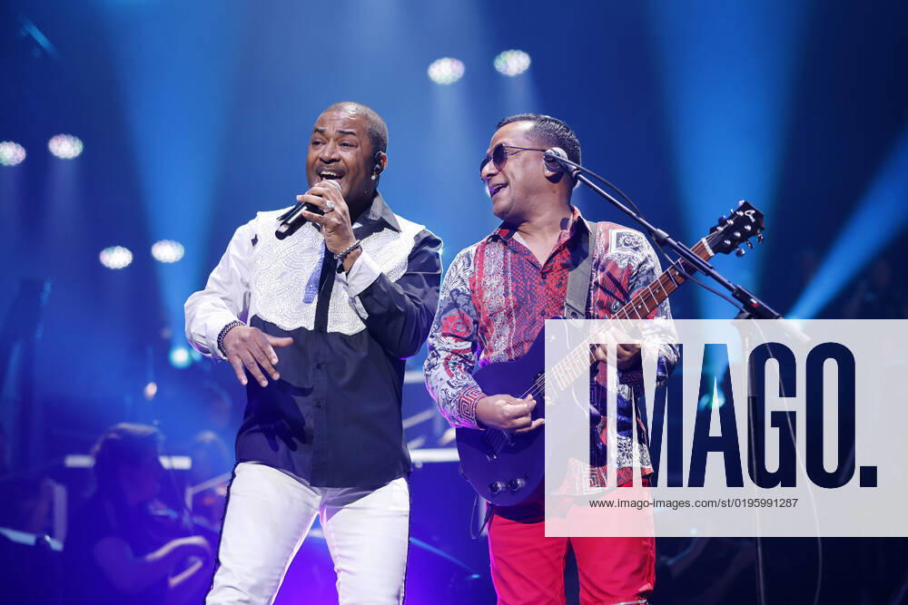 Sänger Shawn D. McQuiller und Gitarrist Rick Marcel von der Band Kool & The Gang live bei der Night of the Proms 2022 in der Lanxess-Arena. Köln, 03.12.2022 NRW Deutschland