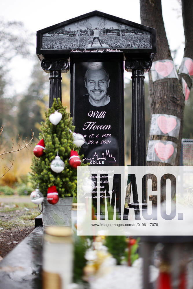 Das Grab von Willi Herren auf dem Melaten Friedhof in Köln hat nun einen Grabstein. Der Entertainer war im April 2021 völlig unerwartet verstorben. Köln, 06.12.2022 NRW Deutschland