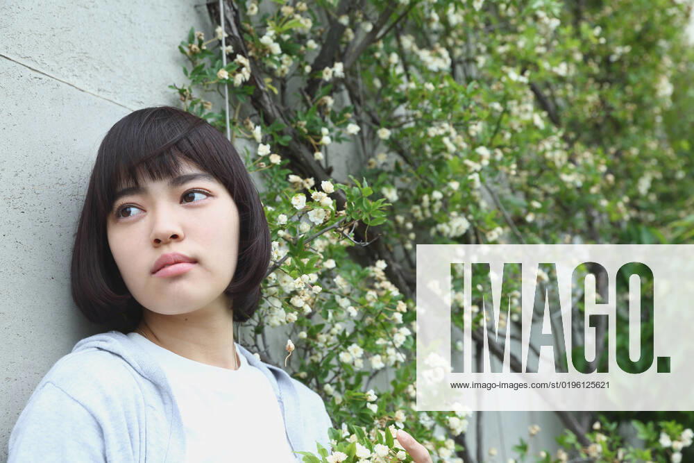 Young Japanese woman by the vines AFLO35240358 , 35240358.jpg, ,property released