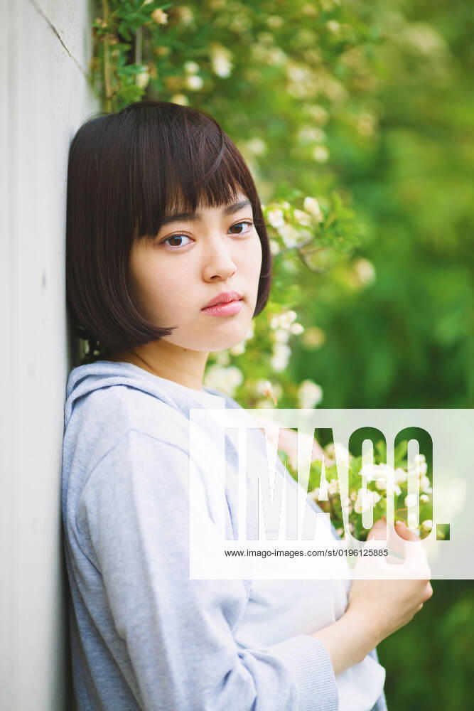 Young Japanese woman by the vines AFLO35241304 , 35241304.jpg, ,model released, Symbolfoto