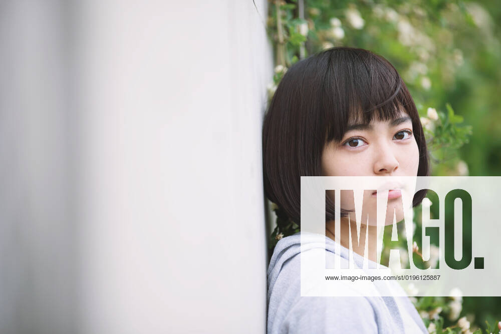 Young Japanese woman by the vines AFLO35241305 , 35241305.jpg, ,model released, Symbolfoto