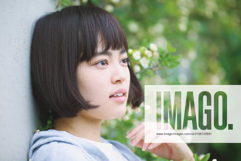 Young Japanese woman by the vines AFLO35241307 , 35241307.jpg, ,model released, Symbolfoto