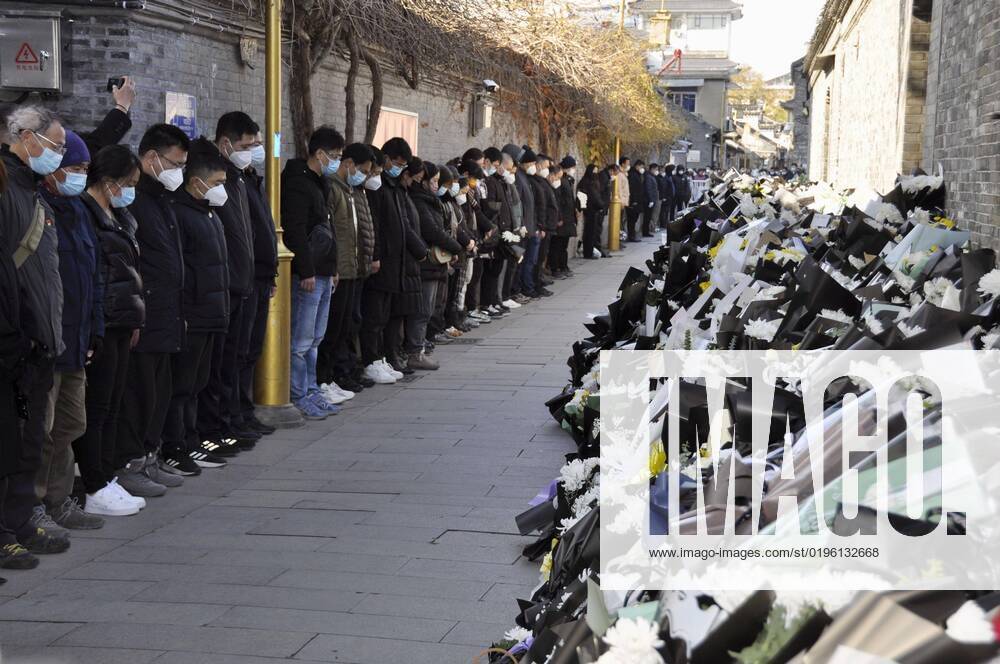 Mourning for China s ex-leader Jiang Zemin People observe a moment of silence in front of the former residence of former Chinese President Jiang Zemin in Yangzhou in China s eastern Jiangsu Province on Dec. 6, 2022. His memorial service was held in Beijing the same day. A14AA0001371354P