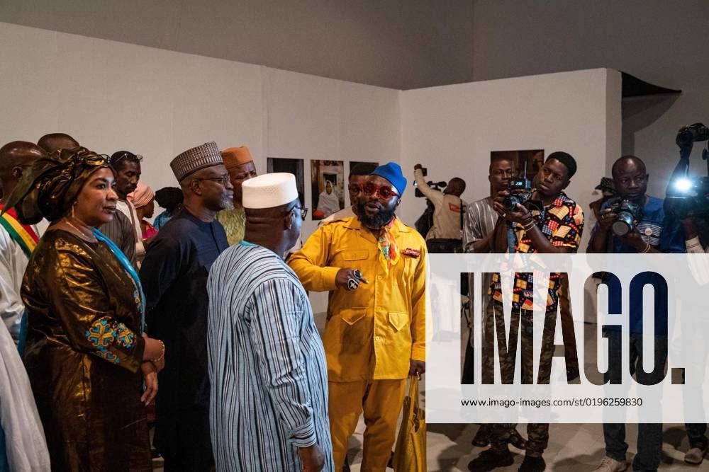 Bilder des Jahres 2022, Entertainment 12 Dezember Dr Bonaventure Soh Bejeng Ndikung, artistic director and curator of this 13th African Photography Biennale at the opening ceremony held on Thursday, December 8, 2022 at the National Museum of Mali in the presence of the Minister of Handicrafts, Culture, Hotel Industry and Tourism of the Republic of Mali, Mr Andogoly Guindo, This 13th edition of the Rencontres de Bamako entitled Maa ka Maaya ka ca a yere kono - On multiplicity, difference, becoming and heritage is being held from 8 December 2022 to 8 February 2023 and is celebrating its 28th anniversary. NicolasxRemenex Pictorium LePictorium_0271272