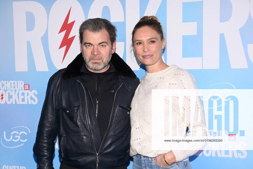Avant premiere du film CHOEUR DE ROCKERS en prÃ sence de : Clovis Cornillac avec sa femme Lilou Fogli CELEBRITES : Avant premiere du film CHOEUR DE ROCKERS - Paris - 08 12 2022 FedericoPestellini Panoramic