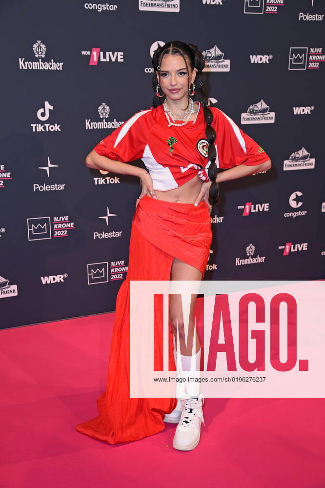 Nina Chuba bei der 1live Krone 2022 in der Jahrhunderthalle in Bochum am 08.12.2022