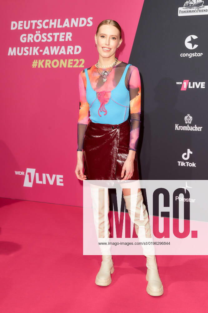 1LIVE Krone Verleihung in Bochum Lea (Lea-Marie Becker) auf dem roten Teppich bei der Verleihung der 1LIVE Krone in der Jahrhunderthalle in Bochum.