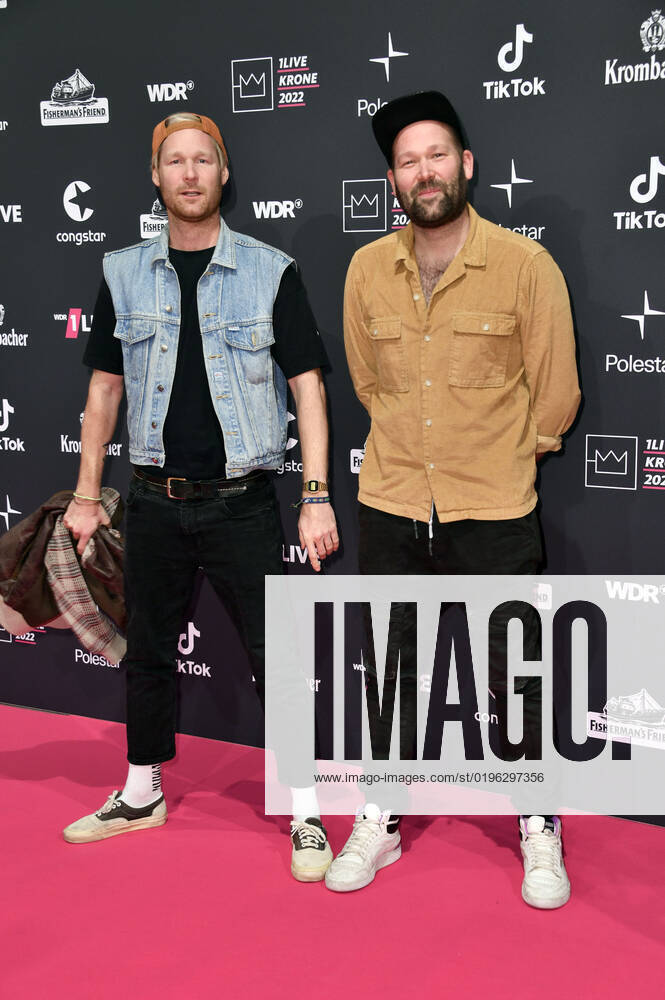 Jojo Berger und Andy Berger von Querbeat bei der 23. Verleihung der 1Live Krone 2022 in der Jahrhunderthalle. Bochum