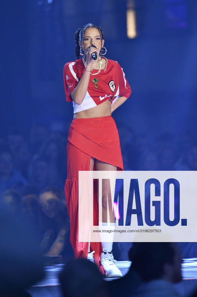 Nina Chuba bei der 23. Verleihung der 1Live Krone 2022 in der Jahrhunderthalle. Bochum
