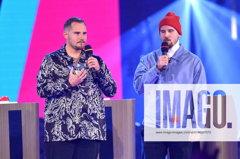 Dennis Wolter und Benjamin Wolter bei der 23. Verleihung der 1Live Krone 2022 in der Jahrhunderthalle. Bochum