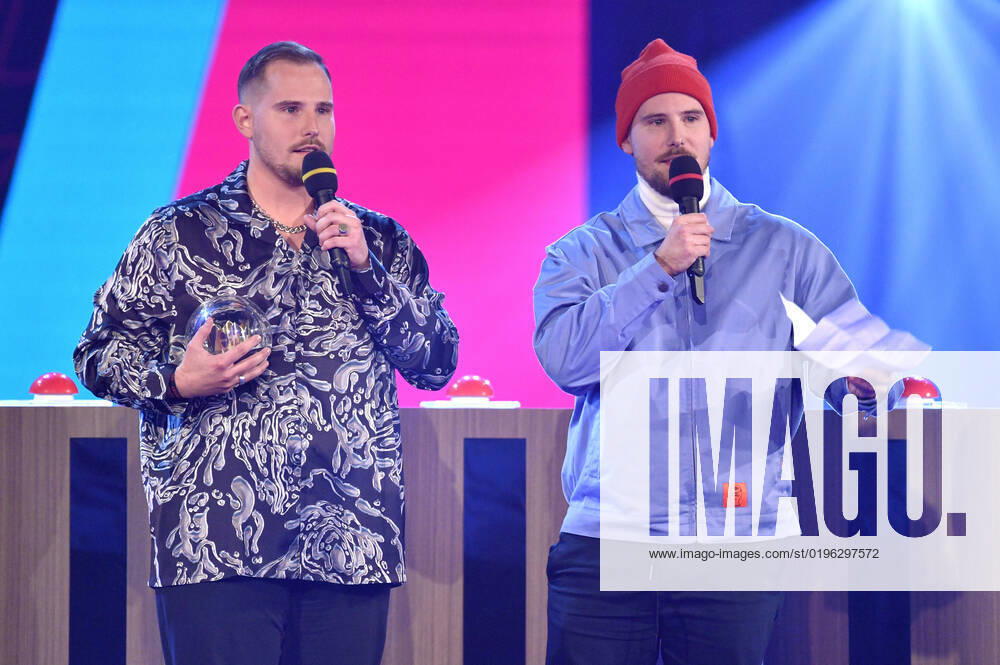Dennis Wolter und Benjamin Wolter bei der 23. Verleihung der 1Live Krone 2022 in der Jahrhunderthalle. Bochum