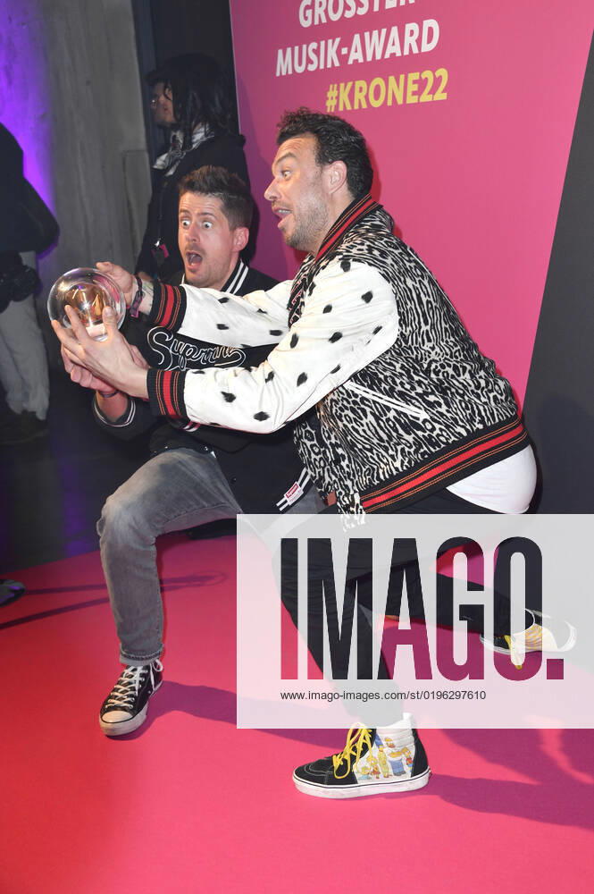 Vincent Stein und Dag-Alexis Kopplin von SDP bei der 23. Verleihung der 1Live Krone 2022 in der Jahrhunderthalle. Bochum