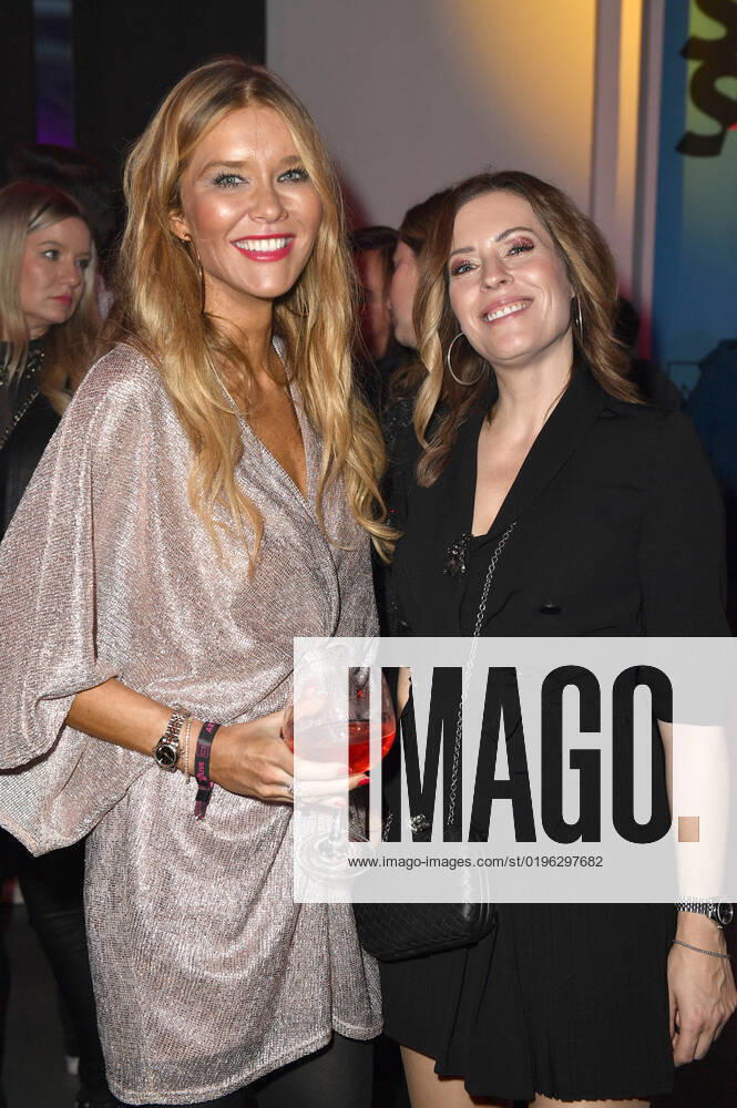 Laura Karasek und Jule Gölsdorf bei der 23. Verleihung der 1Live Krone 2022 in der Jahrhunderthalle. Bochum