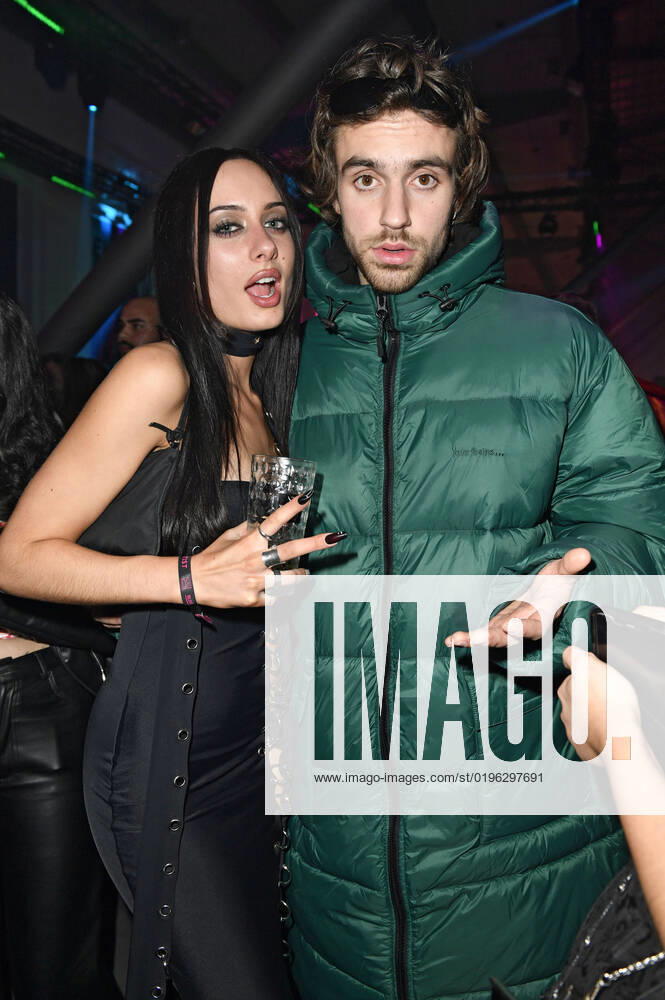 Kayla Shyx und Zachi von 01099 bei der 23. Verleihung der 1Live Krone 2022 in der Jahrhunderthalle. Bochum