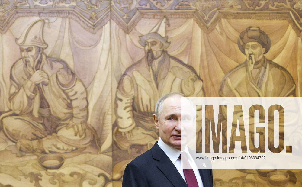 Kirgisistan, EAEU Konferenz in Bischkek - Wladimir Putin trifft Nikol Paschinjan KYRGYZSTAN, BISHKEK - DECEMBER 9, 2022: Russia s President Vladimir Putin looks on before a bilateral meeting with Armenia s Prime Minister Nikol Pashinyan after an extended session of the Supreme Eurasian Economic Council at the Congress Hall. Sergei Bobylev TASS 56336110