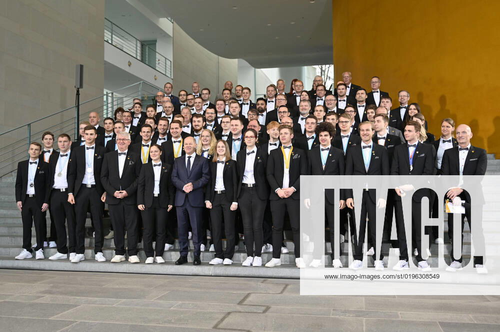 KW49 Olaf Scholz beim Empfang der der Deutschen Berufe-Nationalmannschaft im Bundeskanzleramt. Deutschland erzielte beim WorldSkills-Wettbewerb, der erstmals dezentral in 15 Nationen auf der ganzen Welt ausgetragen wurde, das beste Ergebnis seit mehr als 17 Jahren. Berlin