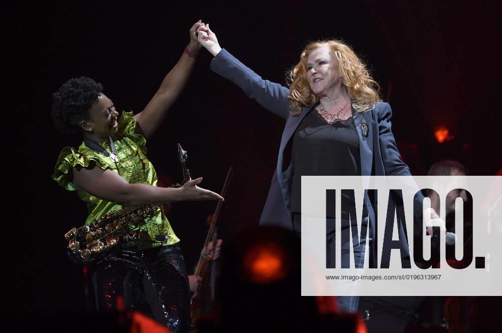 YolanDa Brown und Carol Decker (T Pau) live bei der Night of the Proms 2022 in der ZAG Arena. Hannover