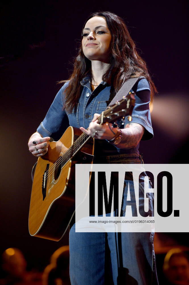 Amy Macdonald live bei der Night of the Proms 2022 in der ZAG Arena. Hannover