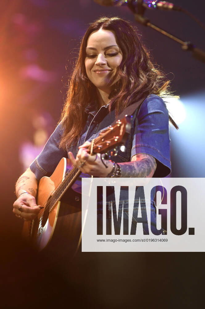 Amy Macdonald live bei der Night of the Proms 2022 in der ZAG Arena. Hannover