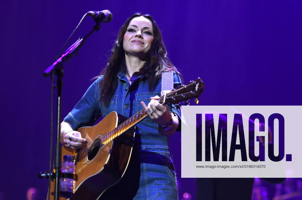 Amy Macdonald live bei der Night of the Proms 2022 in der ZAG Arena. Hannover
