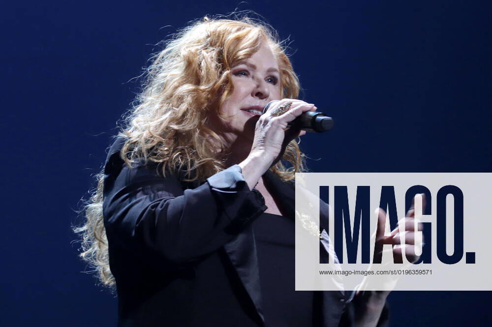 Carol Decker (TÂ Pau) live bei der Night of the Proms 2022 in der Barclay Card Arena. Hamburg