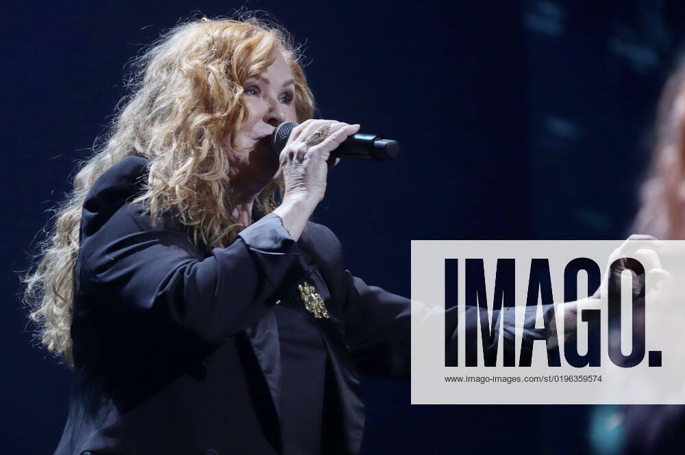 Carol Decker (TÂ Pau) live bei der Night of the Proms 2022 in der Barclay Card Arena. Hamburg