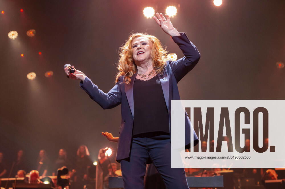 Carol Decker (TÂ Pau) live bei der Night of the Proms 2022 in der ZAG Arena. Hannover