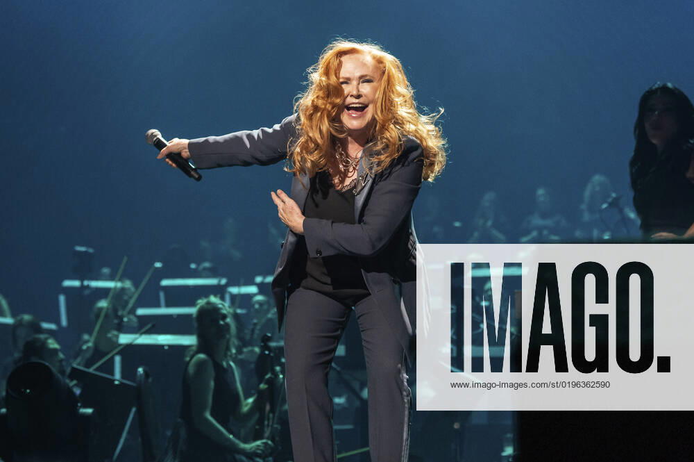 Carol Decker (TÂ Pau) live bei der Night of the Proms 2022 in der ZAG Arena. Hannover