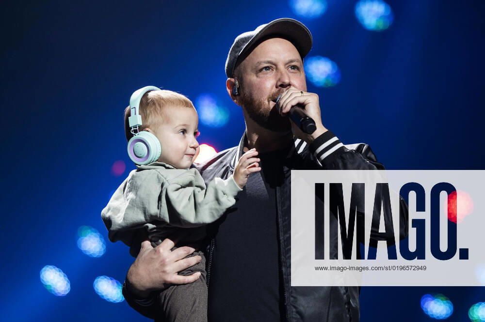 Matt Simons mit Sohn Beck live bei der Night of the Proms 2022 in der Messehalle. Erfurt