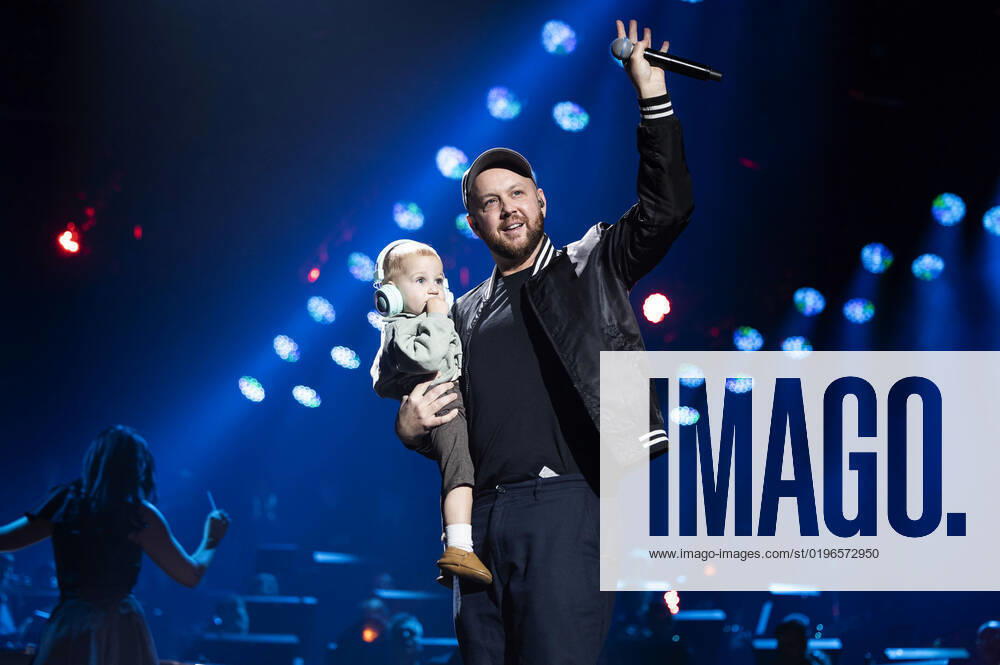 Matt Simons mit Sohn Beck live bei der Night of the Proms 2022 in der Messehalle. Erfurt