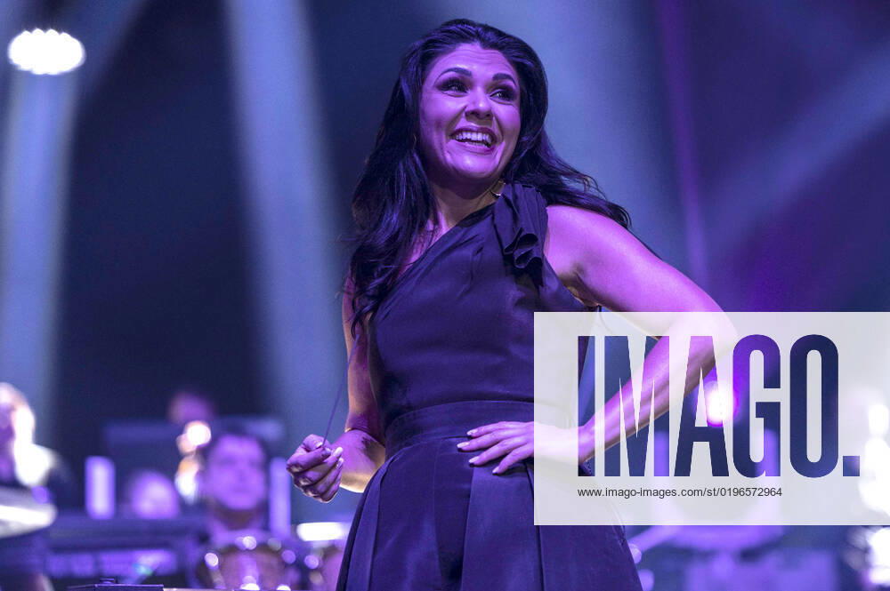 Alexandra Arrieche live bei der Night of the Proms 2022 in der Messehalle. Erfurt