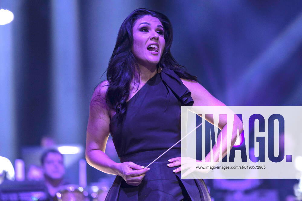 Alexandra Arrieche live bei der Night of the Proms 2022 in der Messehalle. Erfurt