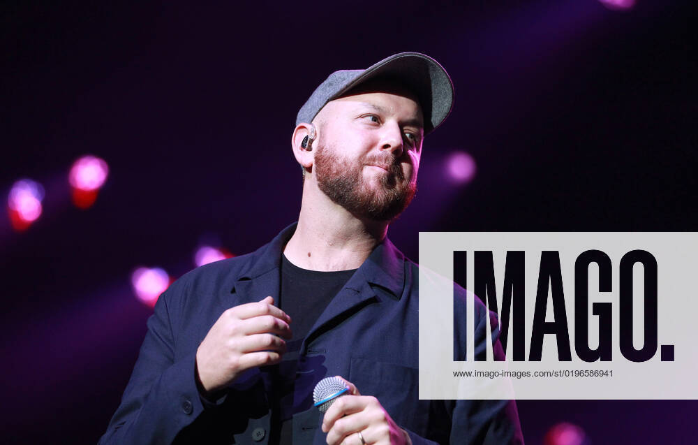 Night of the Proms 2022 13.12.2022, Erfurt, Messehalle, Night of the Proms 2022 Das Antwerp Philharmonic Orchestra und der Chor Fine Fleur unter Leitung der Dirigentin Alexandra Arrieche begleiten die Stars im Bild: Matt Simons