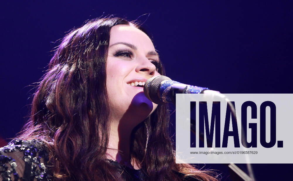 Night of the Proms 2022 13.12.2022, Erfurt, Messehalle, Night of the Proms 2022 Das Antwerp Philharmonic Orchestra und der Chor Fine Fleur unter Leitung der Dirigentin Alexandra Arrieche begleiten die Stars im Bild: Amy Macdonald