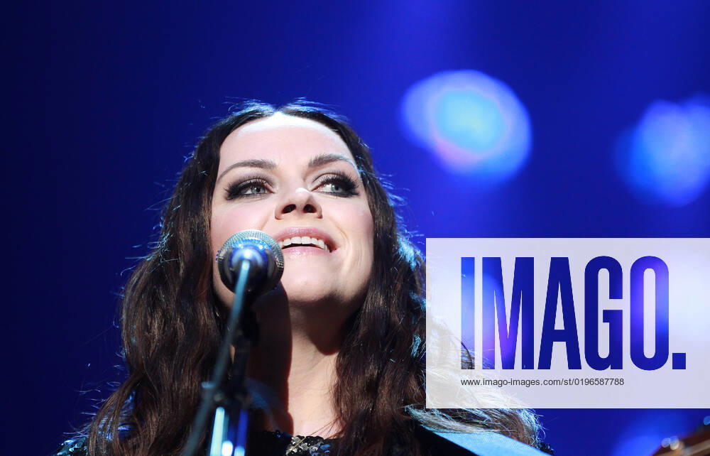 Night of the Proms 2022 13.12.2022, Erfurt, Messehalle, Night of the Proms 2022 Das Antwerp Philharmonic Orchestra und der Chor Fine Fleur unter Leitung der Dirigentin Alexandra Arrieche begleiten die Stars im Bild: Amy Macdonald