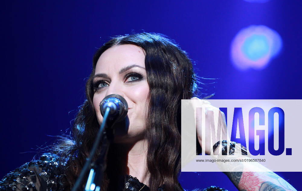 Night of the Proms 2022 13.12.2022, Erfurt, Messehalle, Night of the Proms 2022 Das Antwerp Philharmonic Orchestra und der Chor Fine Fleur unter Leitung der Dirigentin Alexandra Arrieche begleiten die Stars im Bild: Amy Macdonald