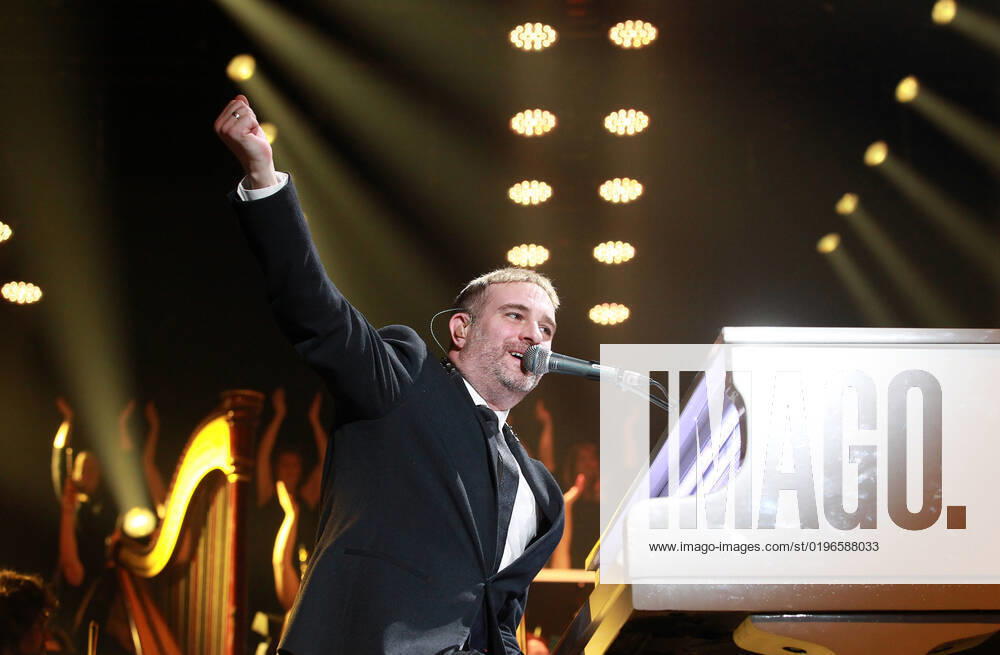 Night of the Proms 2022 13.12.2022, Erfurt, Messehalle, Night of the Proms 2022 Das Antwerp Philharmonic Orchestra und der Chor Fine Fleur unter Leitung der Dirigentin Alexandra Arrieche begleiten die Stars im Bild: John Miles Jr.