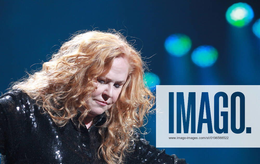 Night of the Proms 2022 13.12.2022, Erfurt, Messehalle, Night of the Proms 2022 Das Antwerp Philharmonic Orchestra und der Chor Fine Fleur unter Leitung der Dirigentin Alexandra Arrieche begleiten die Stars im Bild: Carol Decker