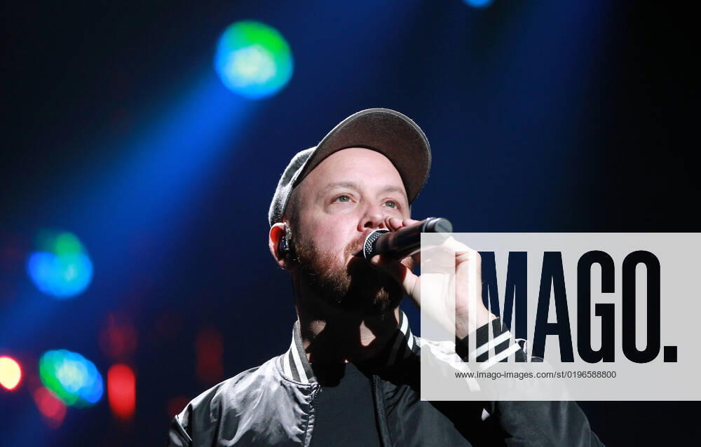 Night of the Proms 2022 13.12.2022, Erfurt, Messehalle, Night of the Proms 2022 Das Antwerp Philharmonic Orchestra und der Chor Fine Fleur unter Leitung der Dirigentin Alexandra Arrieche begleiten die Stars im Bild: Matt Simons
